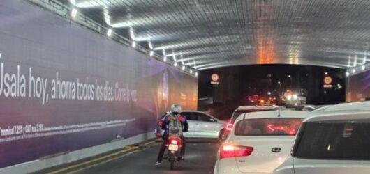 VIDEO: Se suscita accidente vial en bajo puente de San Jerónimo, a la altura de bandera