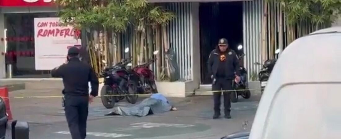 VIDEO: Un hombre es asesinado a balazos en un bar de Tlalpan; cuatro más resultan heridos